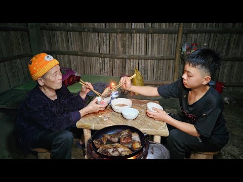 Orphan Boy - Build a tent, Make a wood stove to cook pig bran, Fertilize the vegetable garden